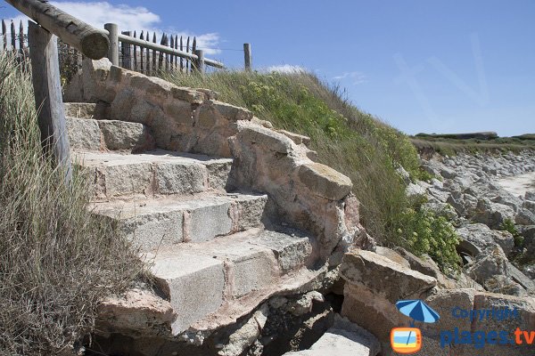 Escaliers de la plage des Saisies de Gavres