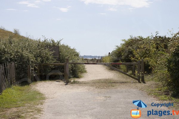 Access to beach at the point of Gavres