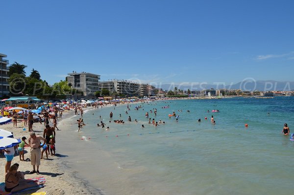 Plage de la Salis en été