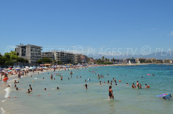 Ende des Strandes La Salis (Seite des Cap d'Antibes)