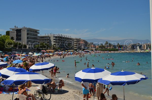 Plage de la Salis avec vue sur la plage du Ponteil en arrière plan