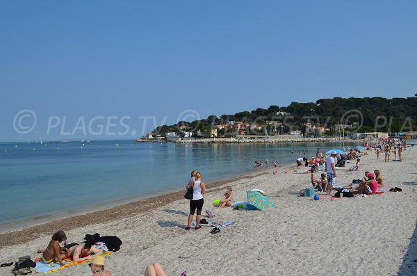 Plage de la Salis à Antibes pendant les vacances scolaires de Pâques