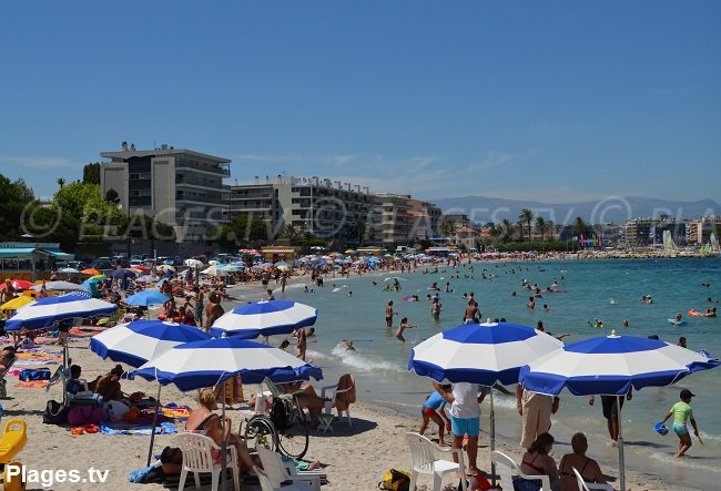 Salis Strand in Antibes im Sommer