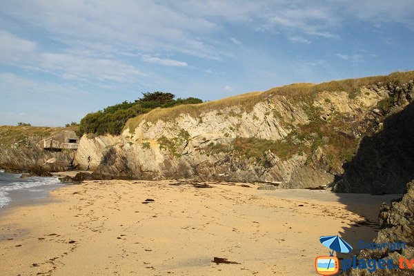 Criques à côté de la plage de Samzun à Belle Ile en Mer