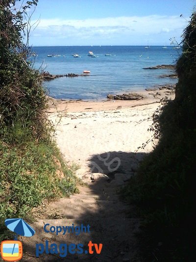 Access to Sang Nu cove in Groix