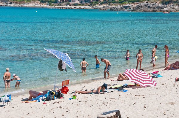 Plage dans le centre de Sant Ambrogio en Corse