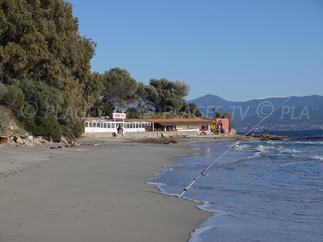 L'estremità della spiaggia di Santa Lina con la sua  paillote (foto scattata in inverno)
