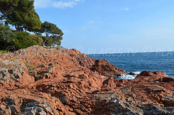 Access to the Calanque of Saint-Raphael