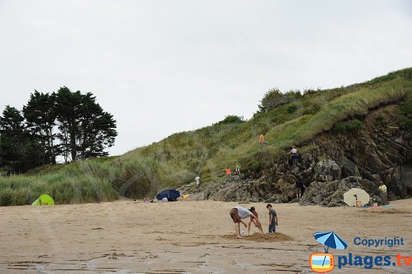 Cliffs of Saussaye beach in Cancale