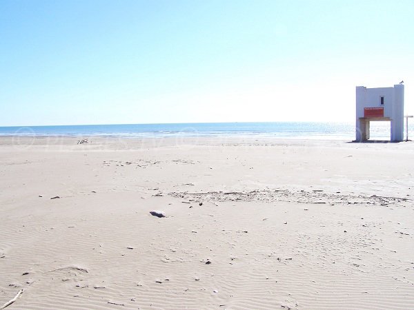 West beach in Narbonne with lifeguard station