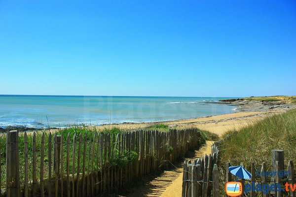 Accès à la plage de Sauzaie