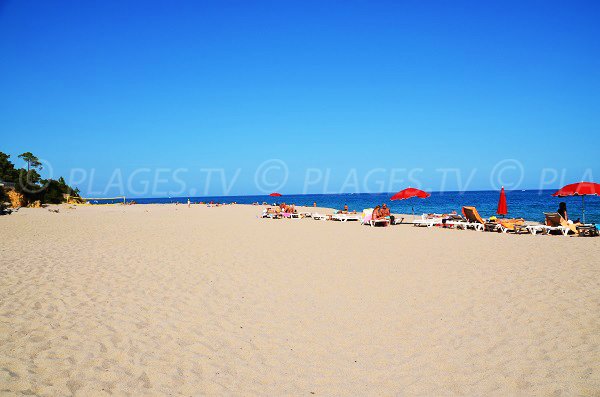 materassi sulla spiaggia di Scaffa Rossa in Corsica