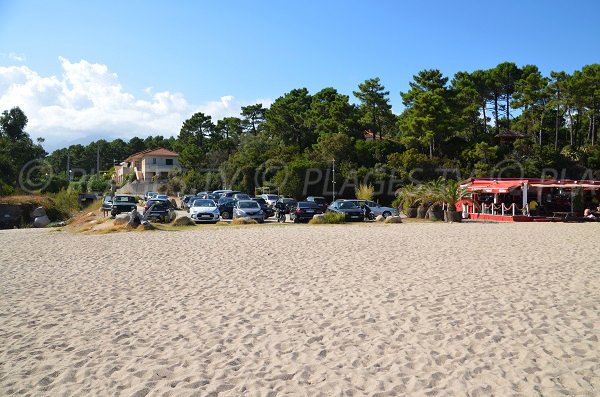 Parking au niveau de la plage de Scaffa Rossa