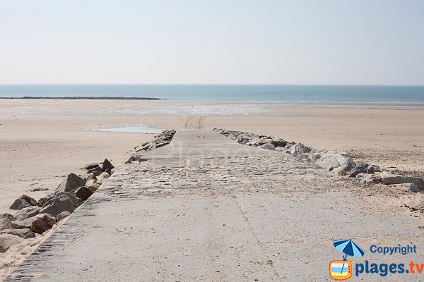 Cale de mise à l'eau sur la plage de Portbail