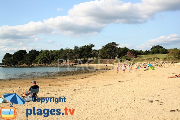 Grande plage de sable à Larmor Baden