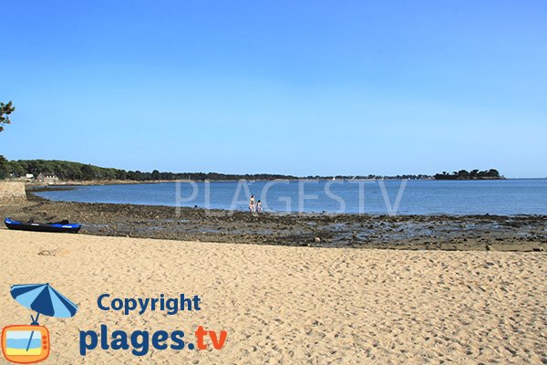 Vue sur les iles de Berder et Gavrinis depuis la plage des 7 iles