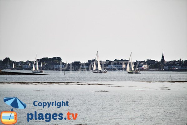 Vue sur Arzon depuis la plage des 7 iles - Larmor Baden