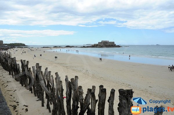 Fort National depuis la plage du Sillon de Saint-Malo