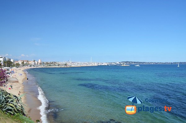 Photo de la plage de Golfe Juan et de la baie de Juan les Pins