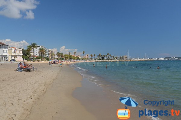 Plage du Soleil avec vue sur Golfe Juan