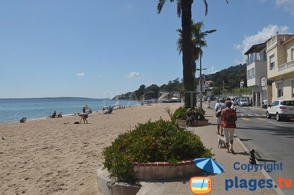 Promenade le long de la plage du Soleil - Golfe-Juan