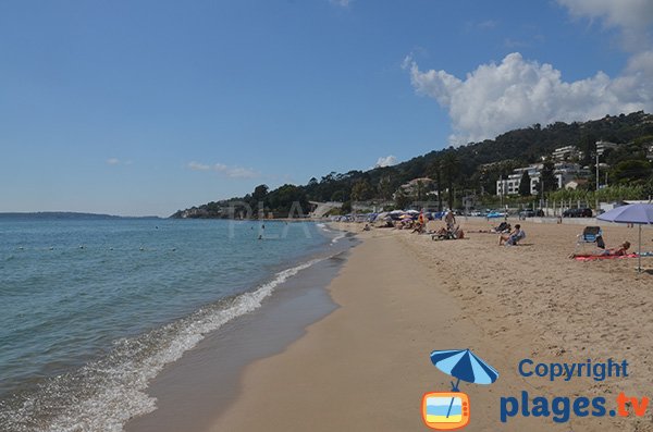 Photo de la plage du Soleil à Golfe Juan - vue sur Lérins