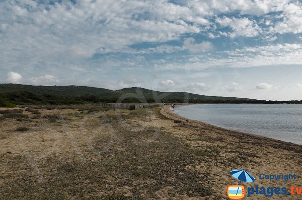 Plage à côté de la saline de Figari