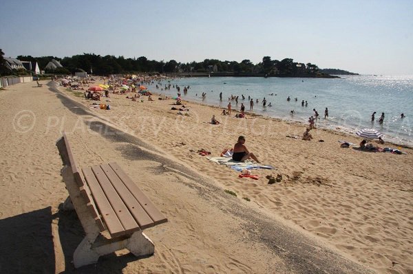 Vue sur la pointe de Sorloc depuis la plage de Merquer