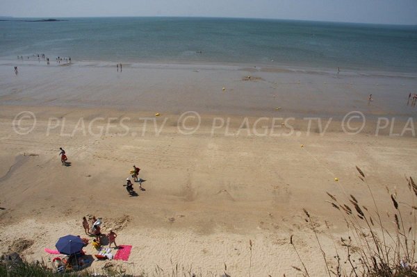 Baignade sur la plage de la Source à Pénestin