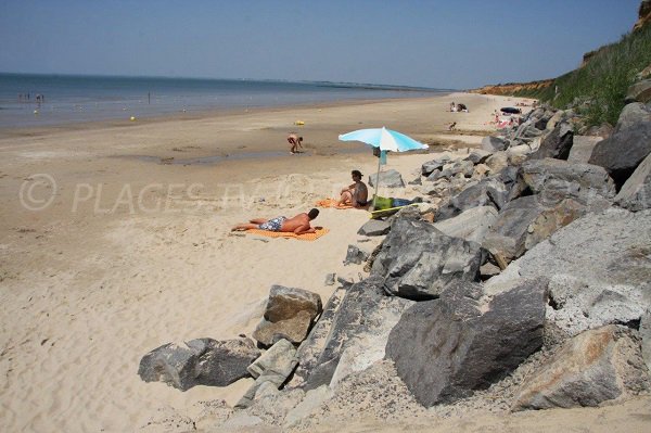 Photo of Penestin beach along cliffs - Brittany