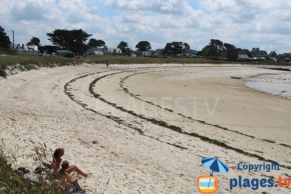 Plage peu fréquentée à Plouguerneau