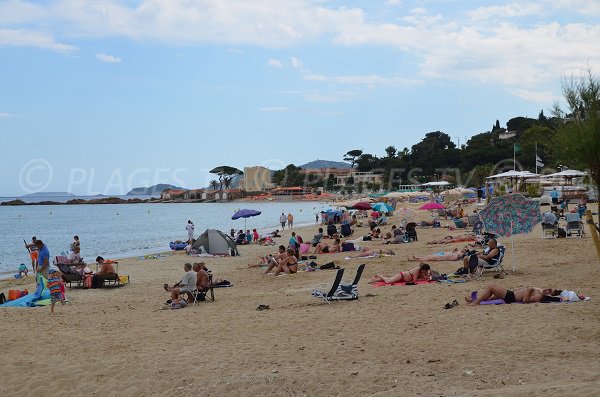 View on the Iles d'Or from the St Clair beach