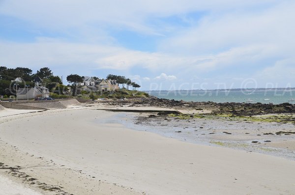 Plage avec vue sur la pointe de St Colomban à Carnac