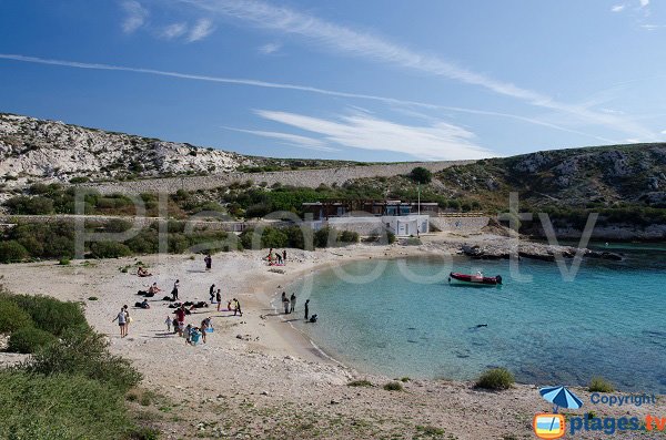 Plage surveillée à Frioul