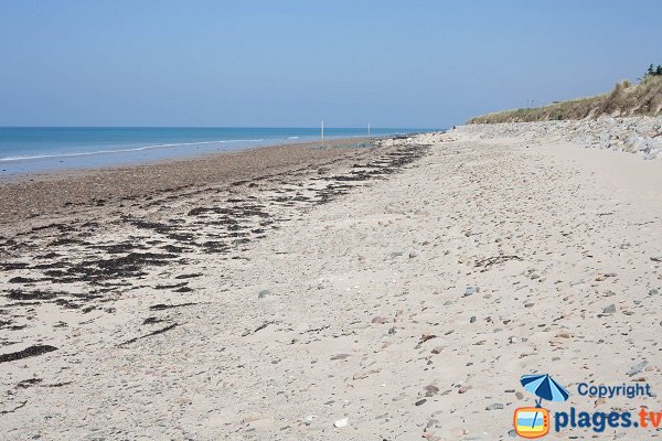 Beach with a first aid station in St Germain sur Ay