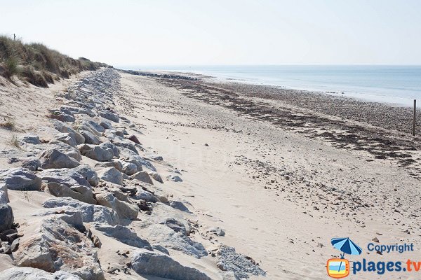 Supervised beach in St Germain sur Ay (France)