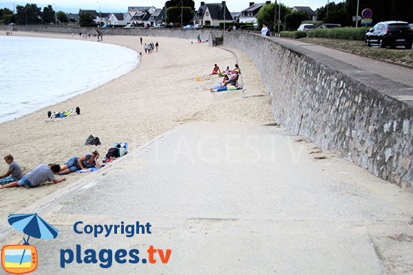 Cale de mise à l'eau sur la plage de St Guérin