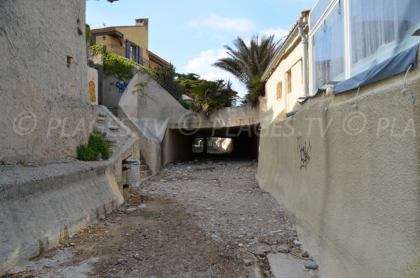 Tunnel zum Strand von St Jean