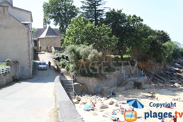 Chapelle sur la corniche à Douarnenez 