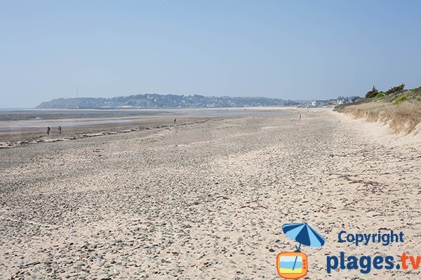 Plage de St Jean de Rivière avec vue sur Barneville-Carteret