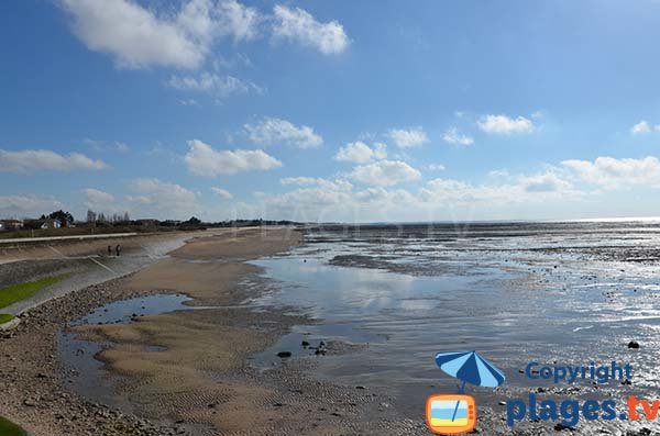 Beach in Saint Jean des Sables at low tide - Angoulins