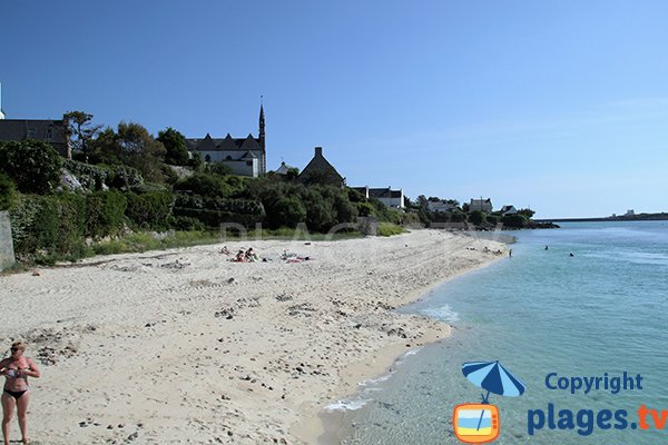 Plage dans le quartier de St Julien à Plouhinec