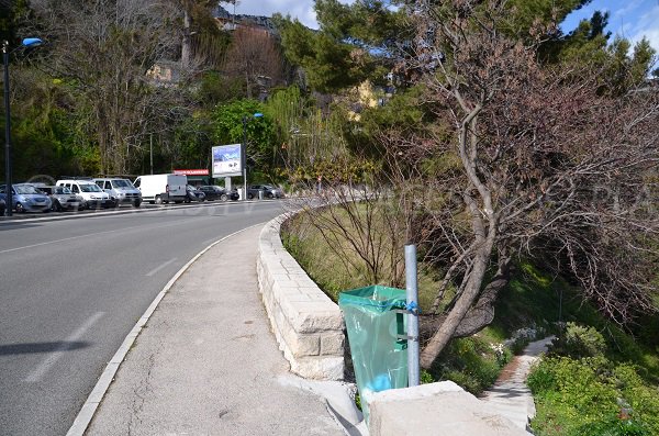  L'accesso alla spiaggia a St Laurent d'Eze