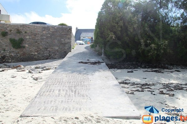 Accès par la cale de la plage de St Luc - Roscoff