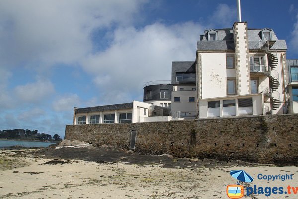 Hotel on the beach of Saint-Luc in Roscoff