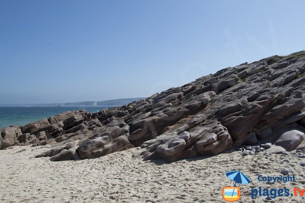 Rocce di arenaria rosa della spiaggia St Michel - Erquy