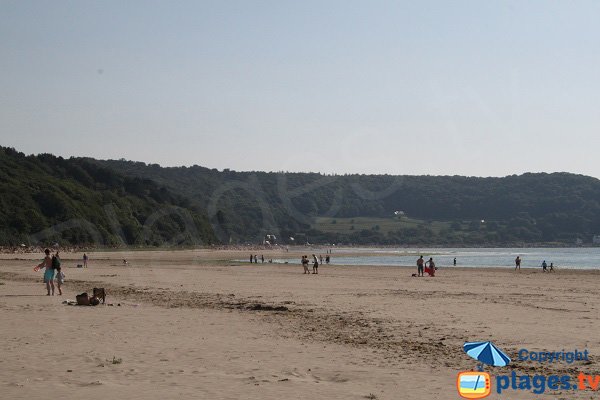 Plage de St Michel en Grève en direction de Plestin