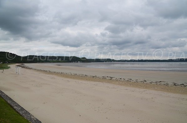 Photo de la plage de Saint Michel en grève en Bretagne