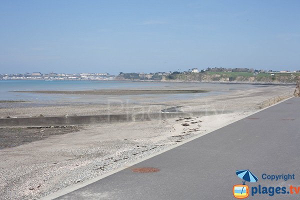 Plage dans le centre de Saint Pair sur Mer