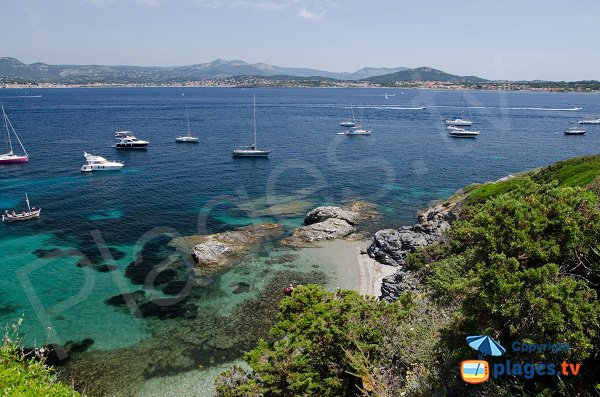 Photo de la plage de St Pierre sur l'ile des Embiez